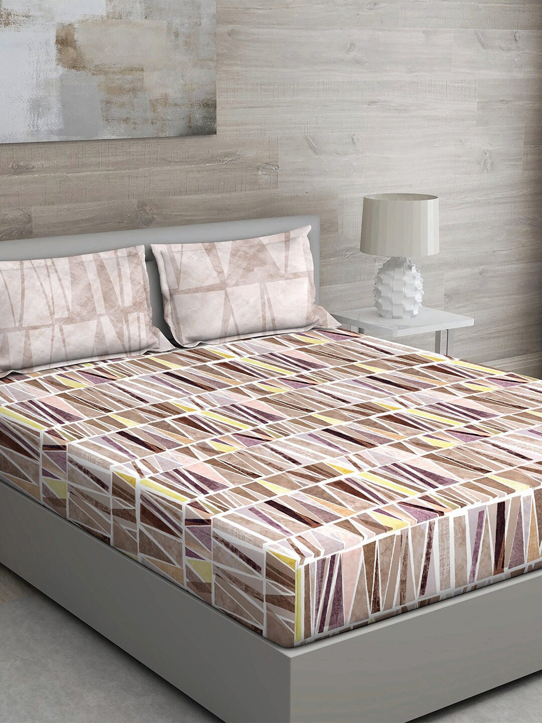 

GM Brown & Beige MATTHIOLA Geometric 150 TC Queen Bedsheet with 2 Pillow Covers