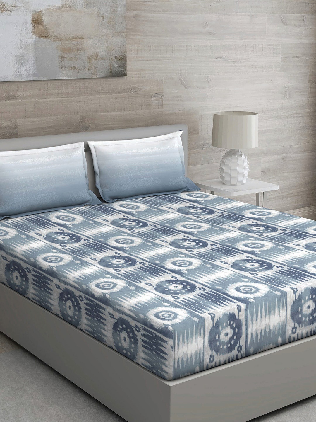 

GM Blue & White Geometric 150 TC Queen Bedsheet with 2 Pillow Covers