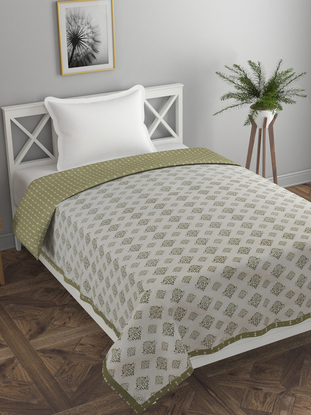 

Florida Green & White Ethnic Motifs AC Room 120 GSM Single Bed Dohar