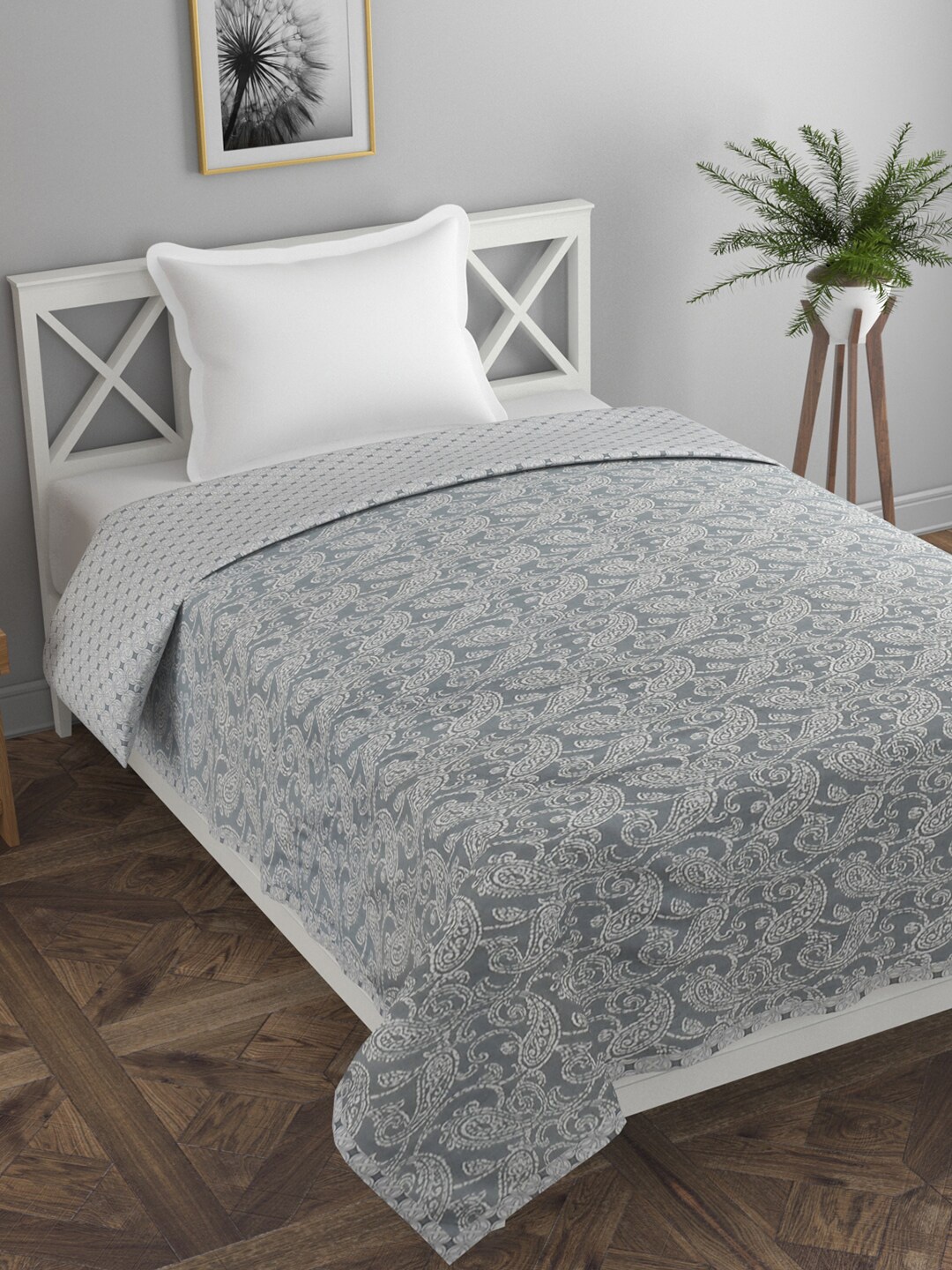 

Florida Grey & White Ethnic Motifs AC Room 120 GSM Single Bed Dohar