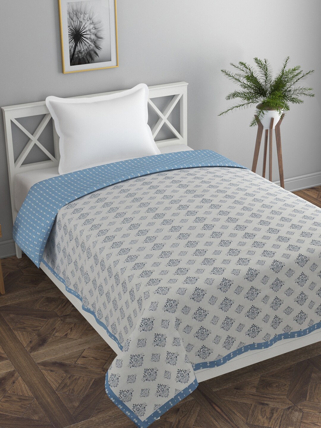 

Florida Blue & White Ethnic Motifs AC Room 120 GSM Single Bed Dohar