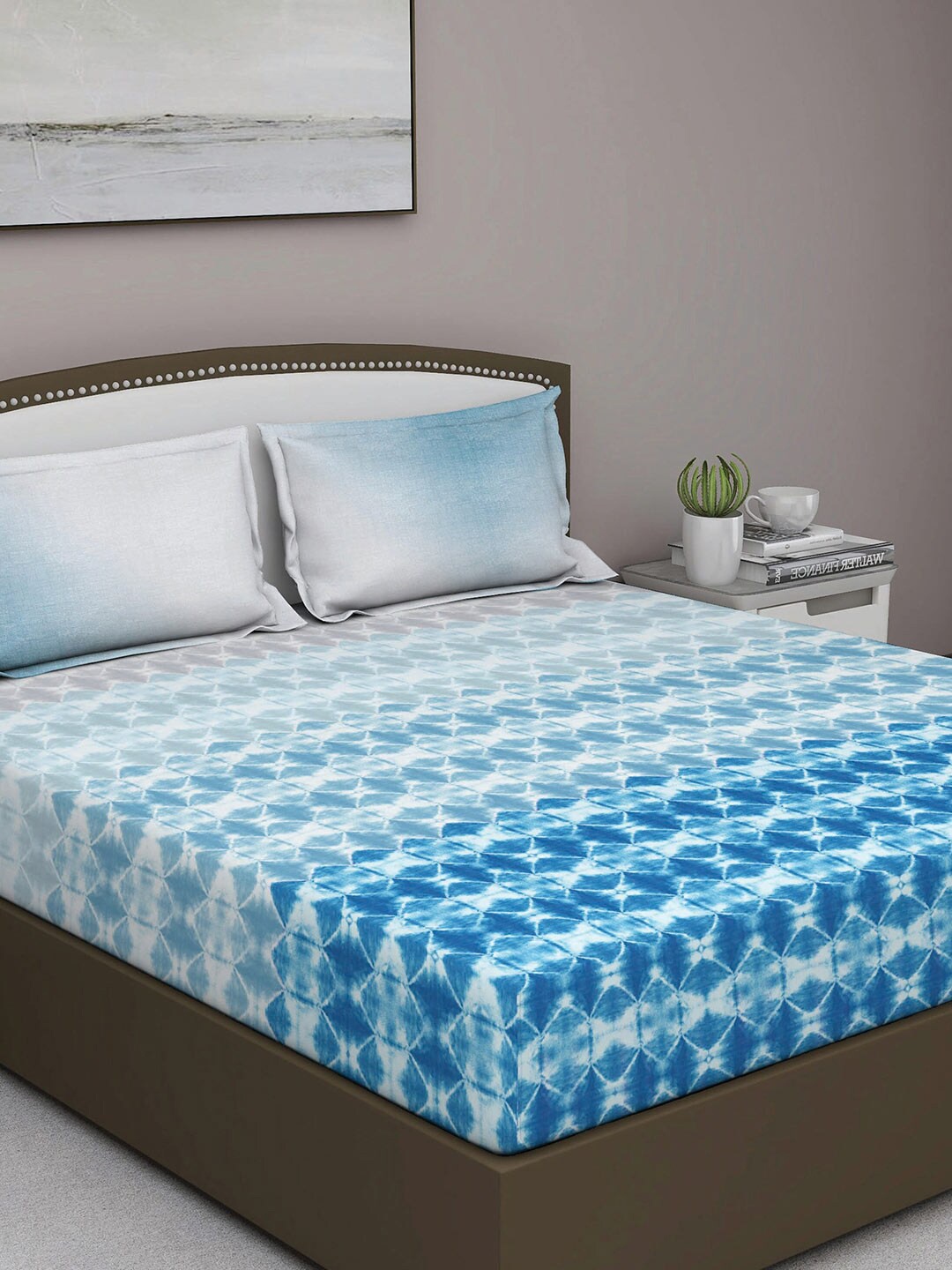 

GM Blue & White Geometric 210 TC Queen Bedsheet with 2 Pillow Covers