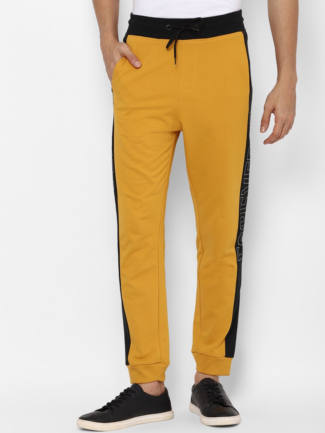 

FOREVER 21 Men Yellow & Black Colourblocked Joggers