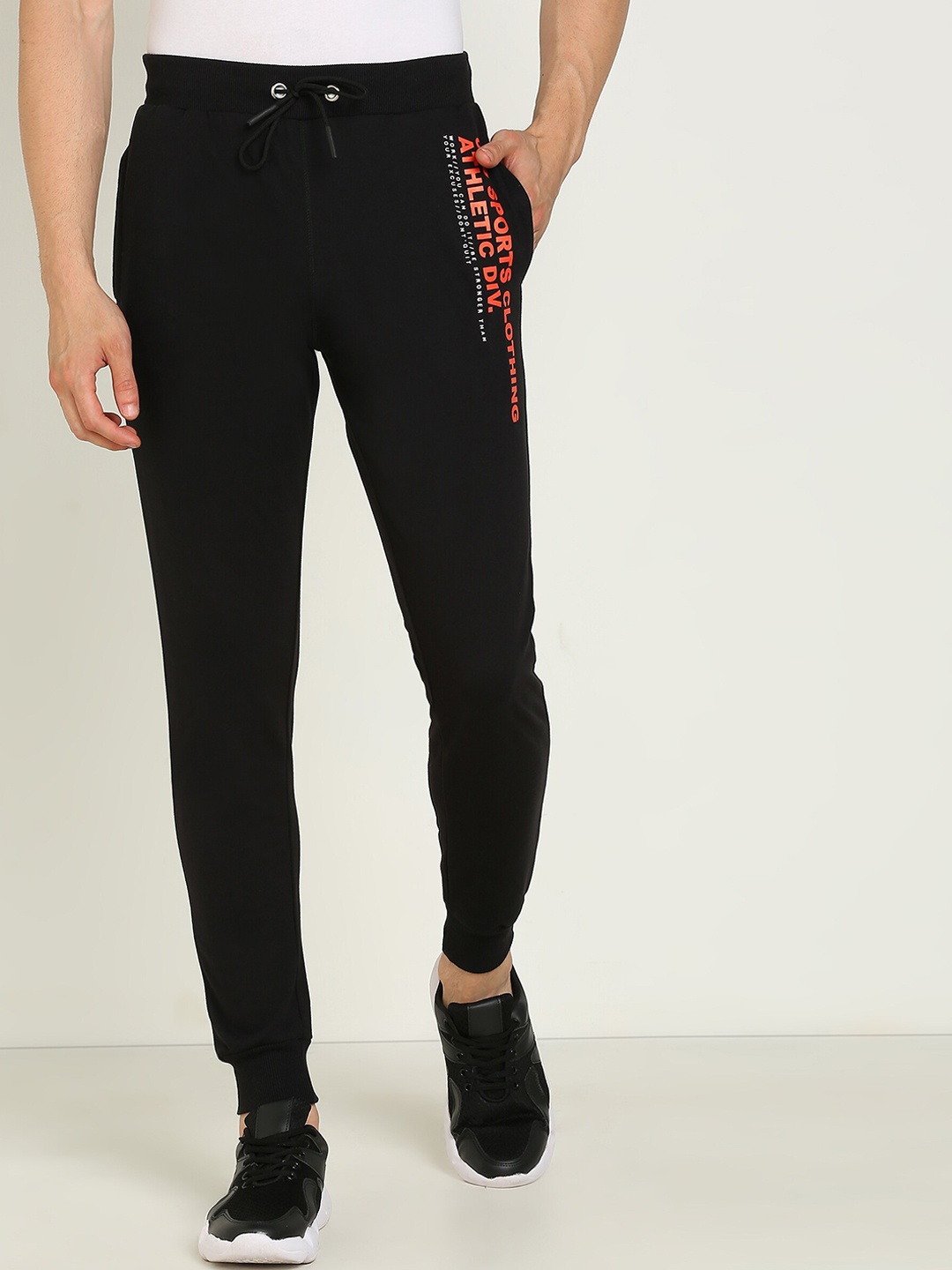 

Alan Jones Men Black Printed Slim-Fit Joggers