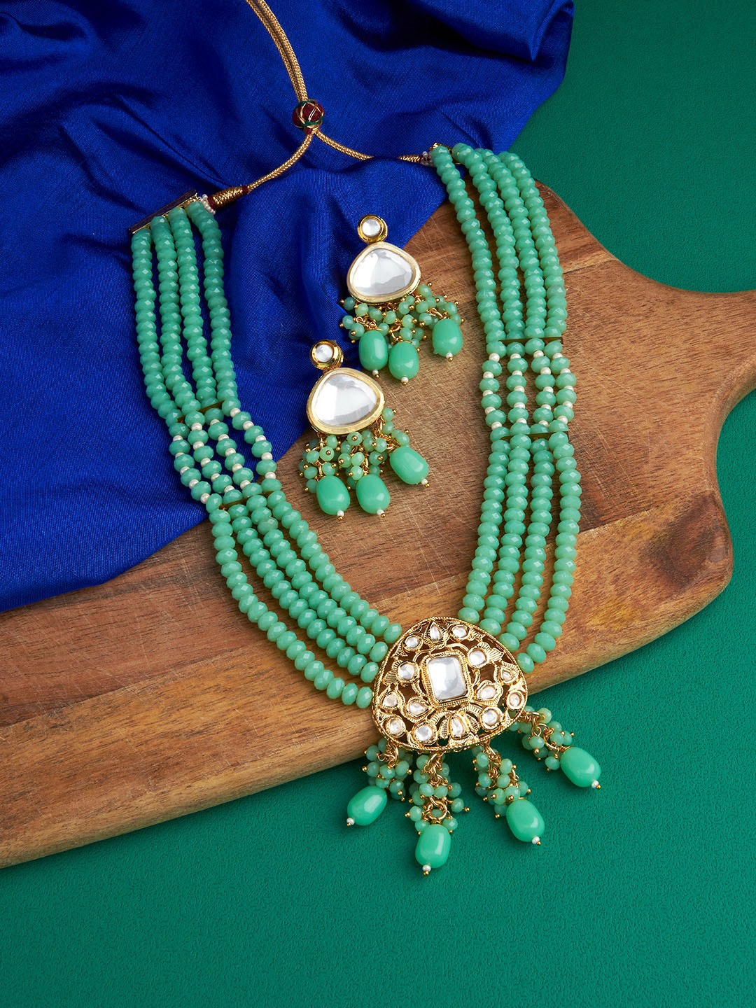 

Zaveri Pearls Green & Gold-Plated Kundan Stone-Studded Layered Jewellery Set