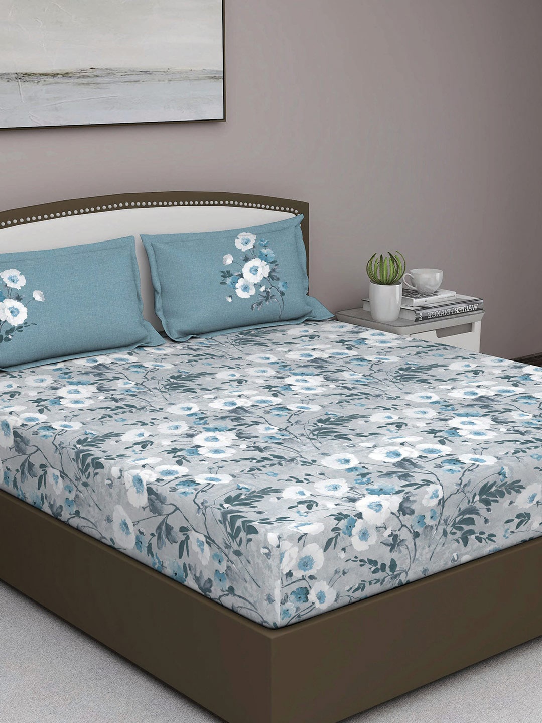 

GM Blue & White Floral 180 TC Queen Bedsheet with 2 Pillow Covers