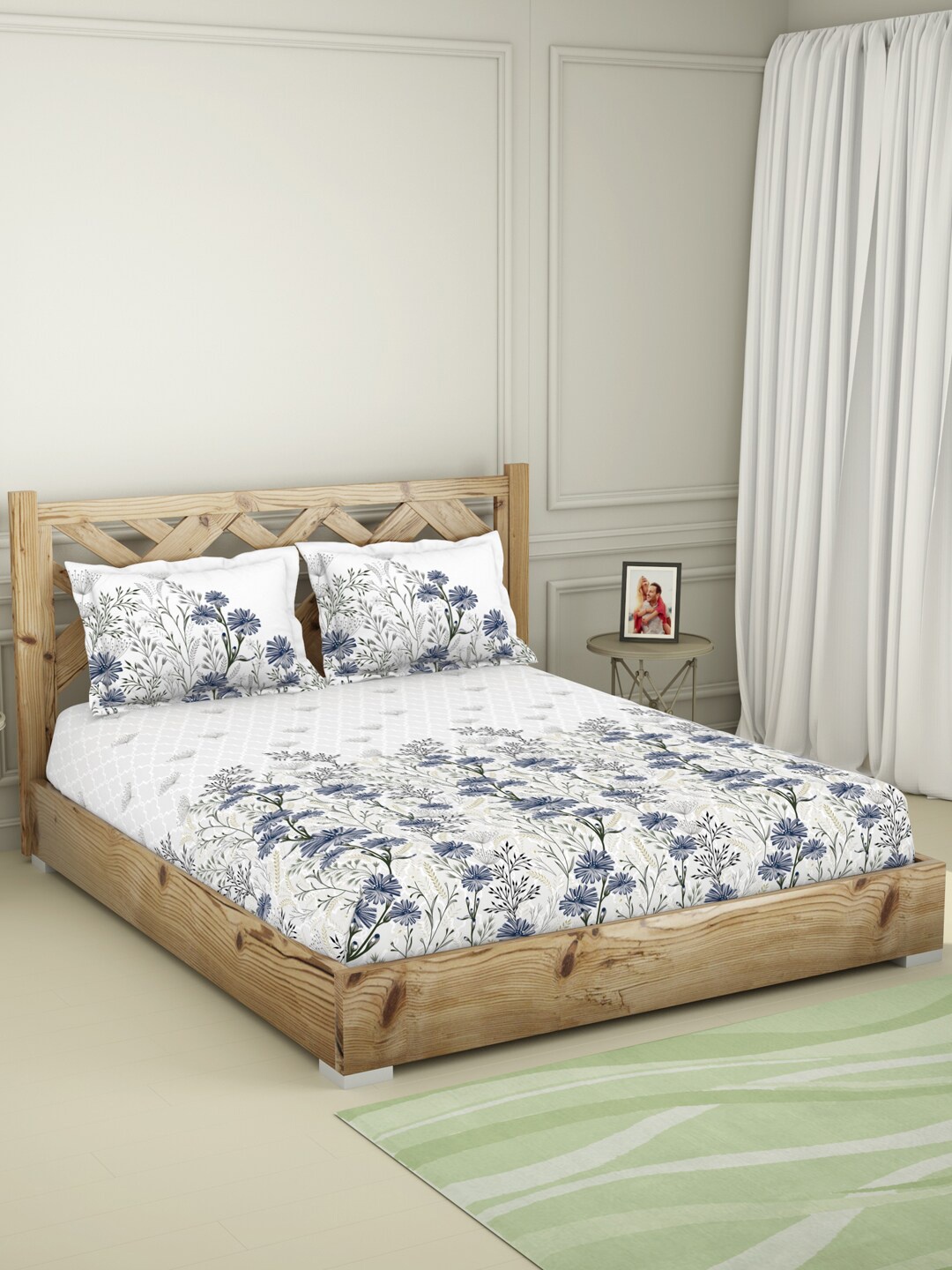 

SPACES Blue & White Floral 210 TC Queen Bedsheet with 2 Pillow Covers