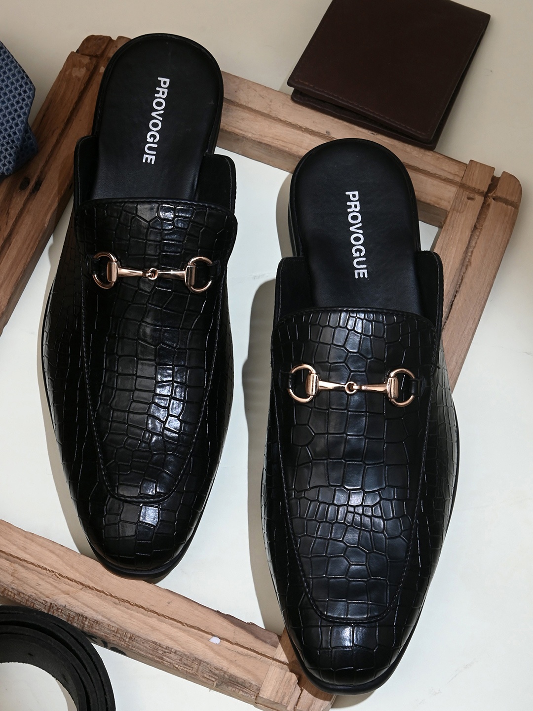 

El Paso Men Black Textured Mules