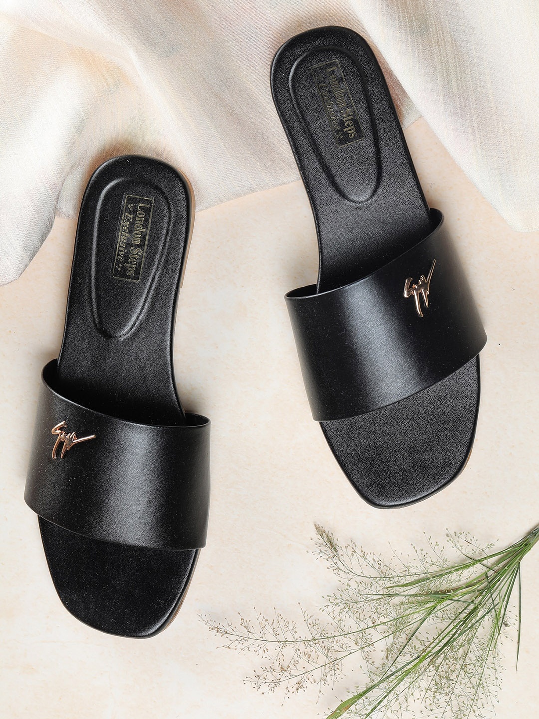 

LONDON STEPS Women Black Open Toe Flats