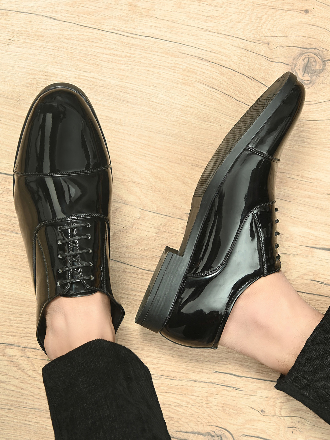 

INVICTUS Men Black Solid Formal Oxford Shoes