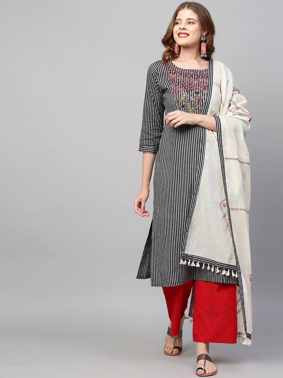 

FASHOR Black Embroidered Straight Kurta