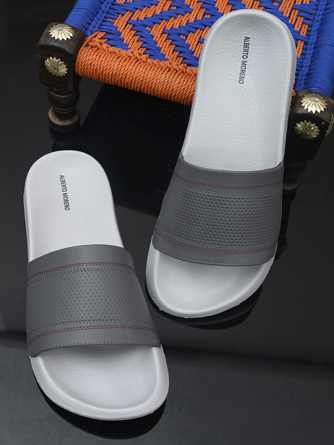 

ALBERTO MORENO Men Grey Solid Sliders