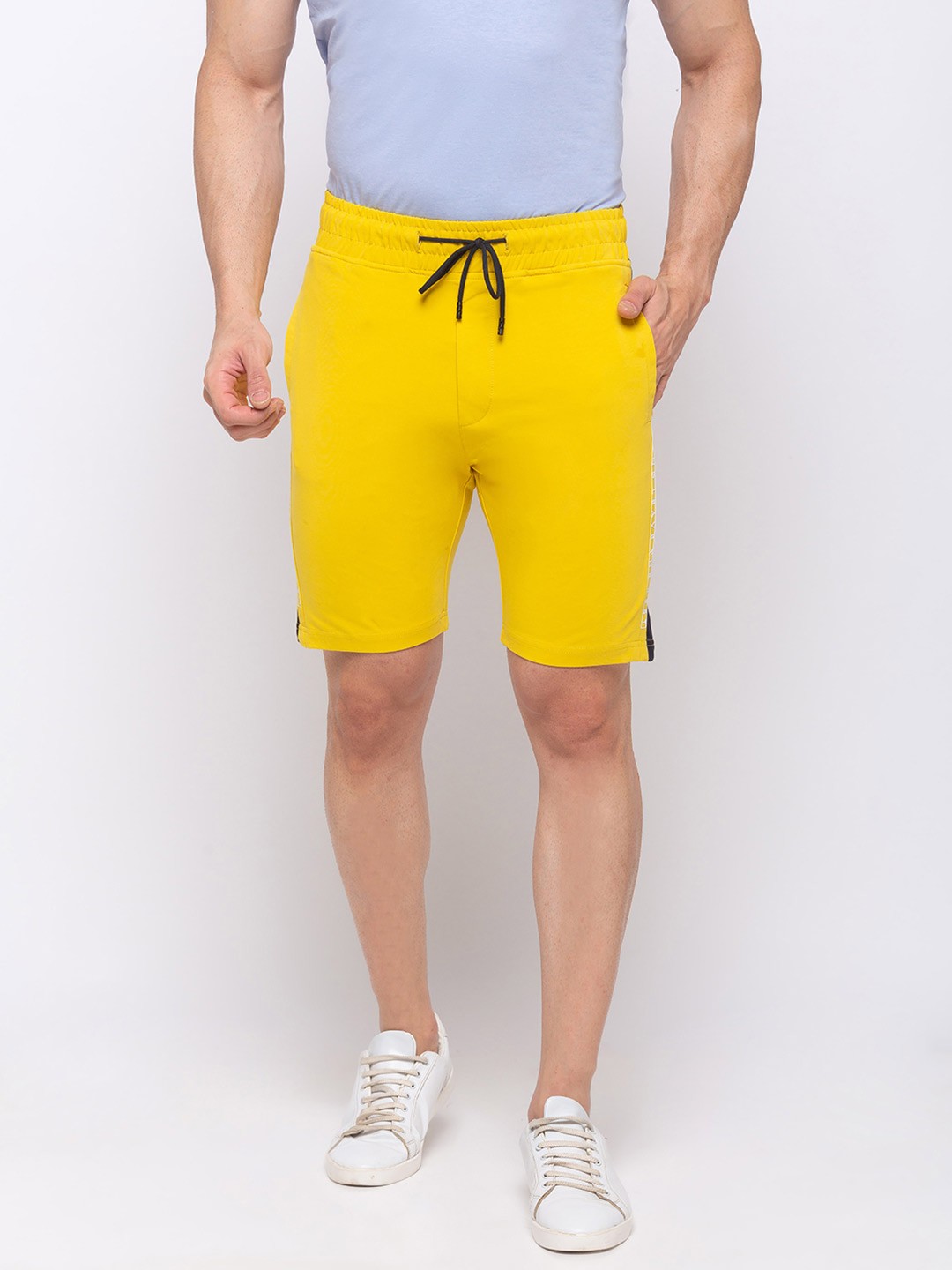 

Status Quo Men Gold-Toned Knitted Regular Fit Cotton Shorts