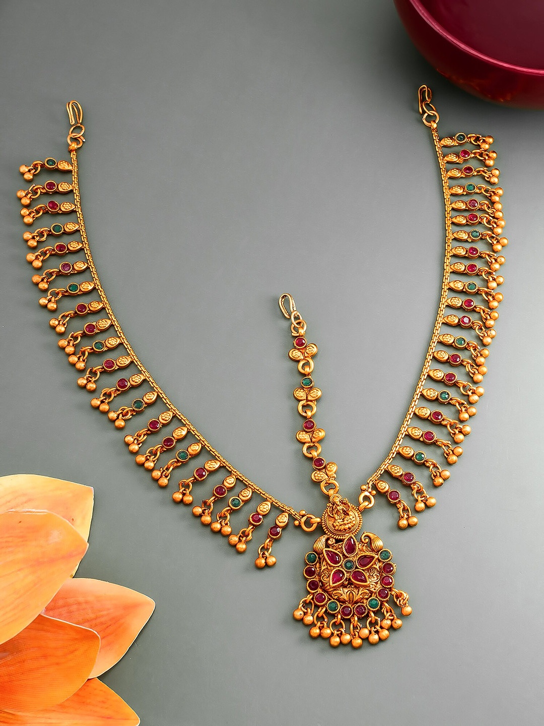 

Aadita Gold-Plated Red Kundan Studded Maang Tikka