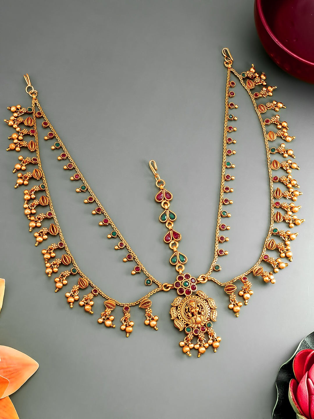 

aadita Gold-Plated Green & Red Kundan-Studded & Pearl Beaded Matha Patti