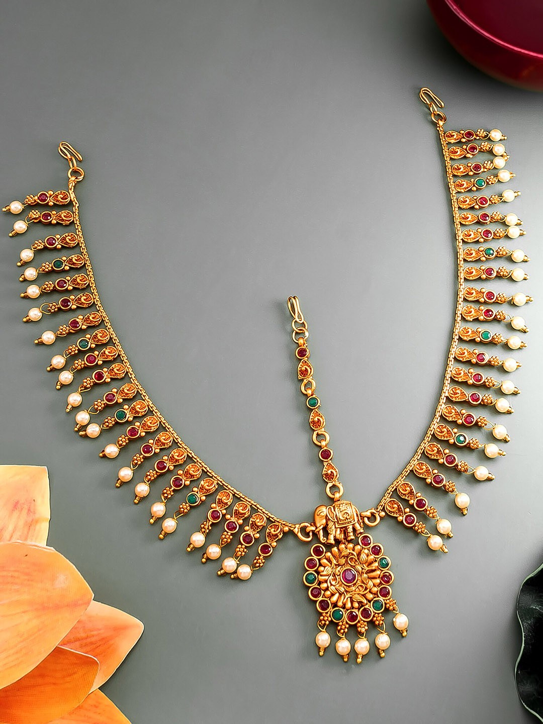 

aadita Green & Red Gold-Plated Kundan-Studded & Pearl Beaded Maang Tikka
