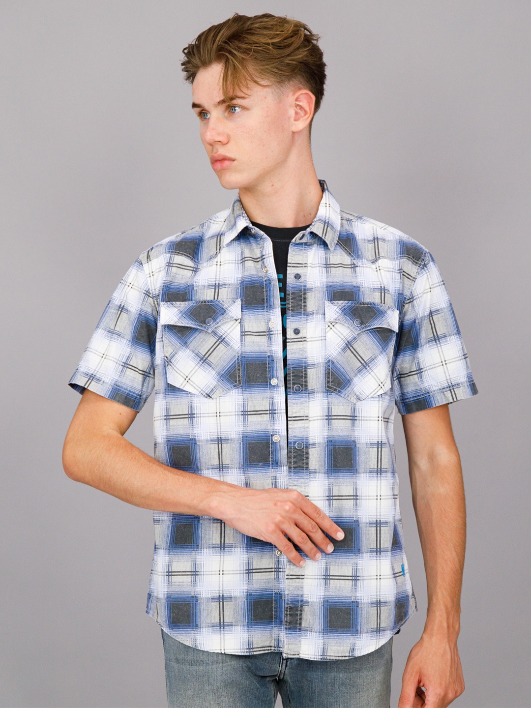 

FREESOUL Men Blue Checked Casual Shirt