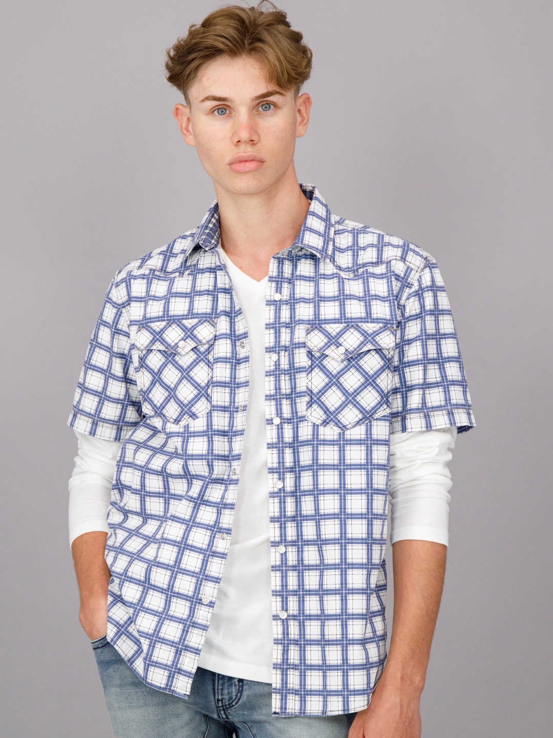 

FREESOUL Men Blue & White Checked Casual Shirt