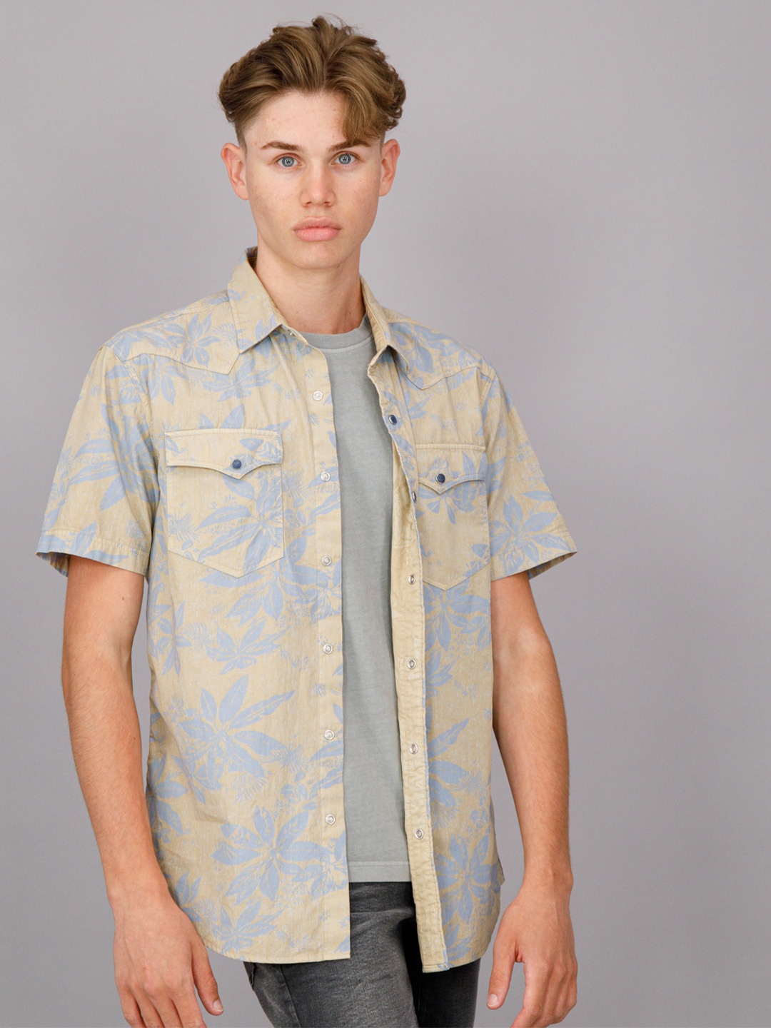 

FREESOUL Men Beige Casual Shirt