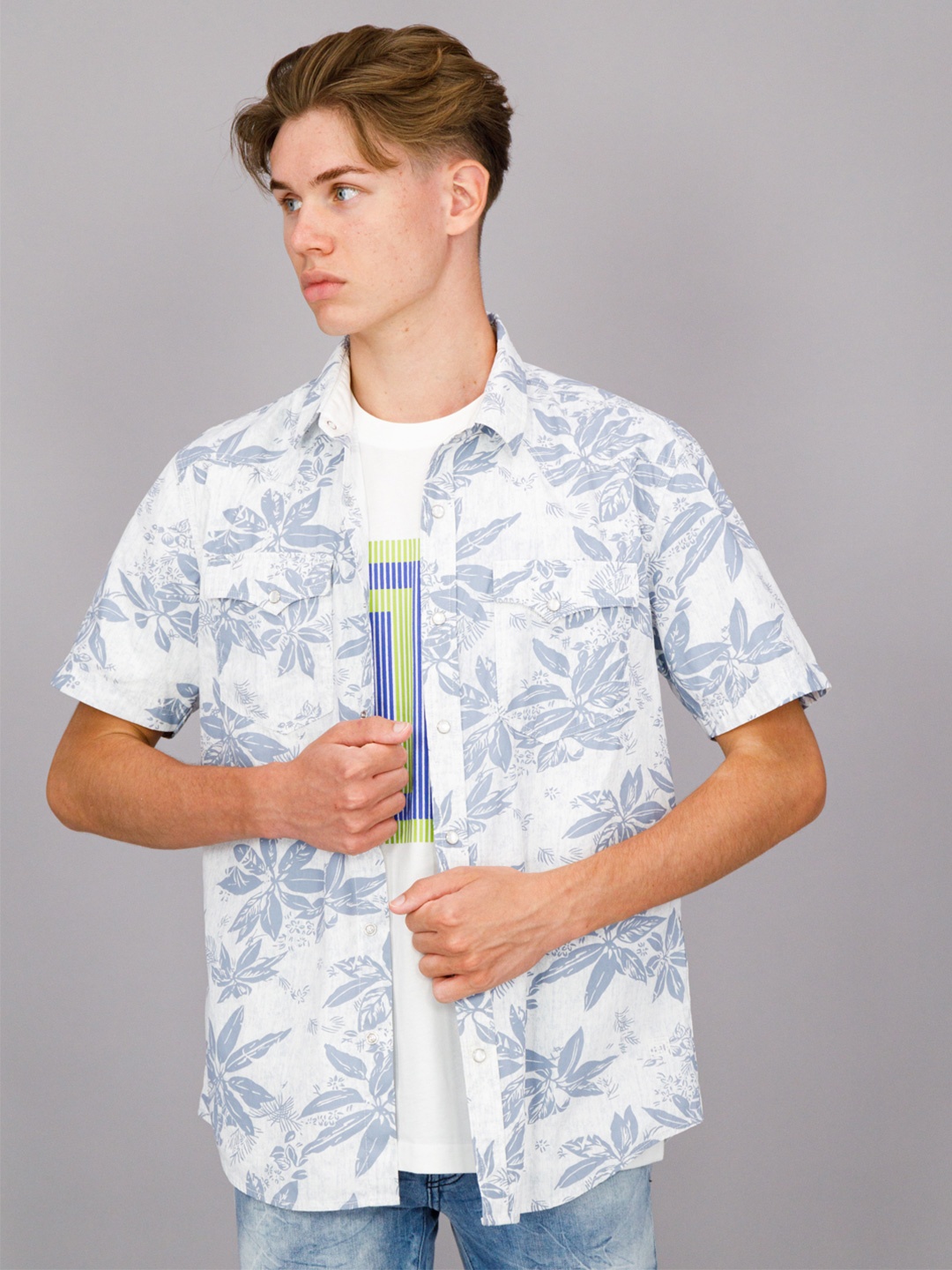 

FREESOUL Men Off White Floral Printed Casual Shirt