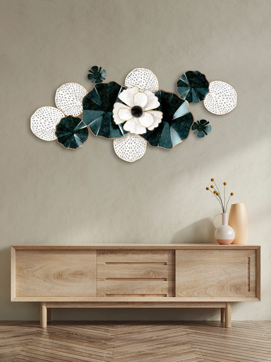 

green girgit White& Green Water Lily Metal Wall Decor