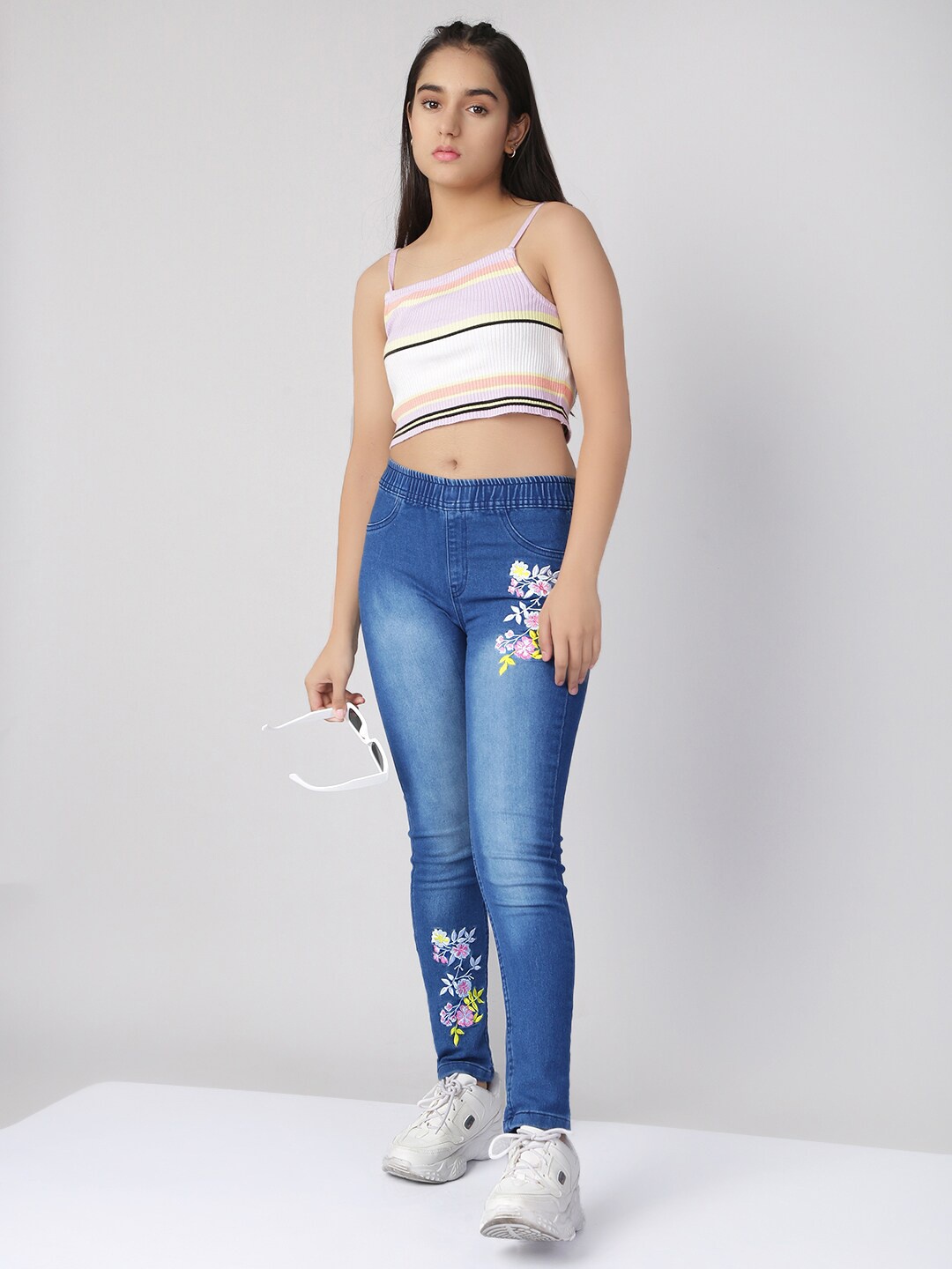 

Naughty Ninos Girls Blue Light Fade Embroidered Stretchable Jeans