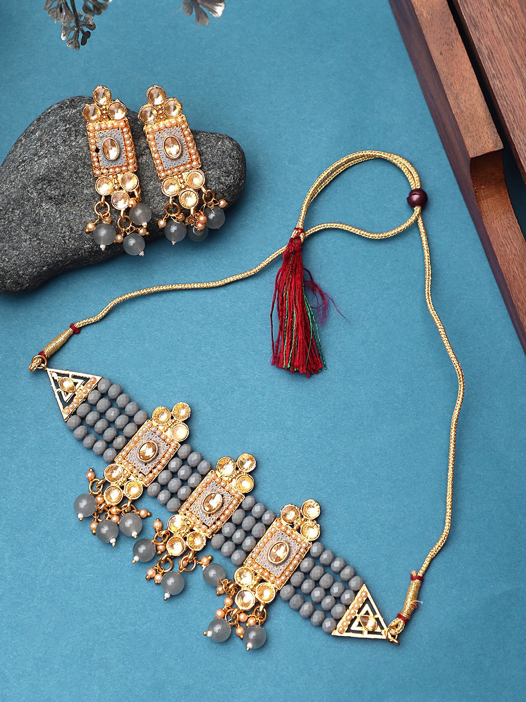

STEORRA JEWELS Gold-Plated Grey Kundan-Studded & Beaded Jewellery Set