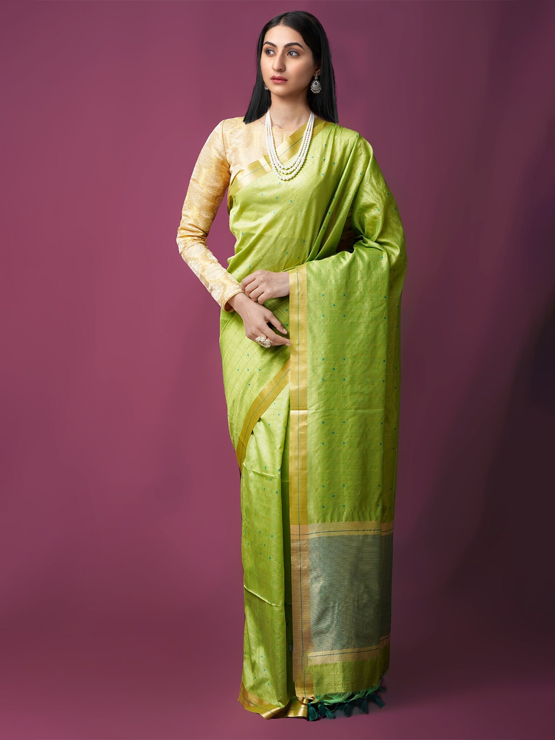 

Unnati Silks Green & Gold-Toned Woven Design Linen Blend Jamdani Saree
