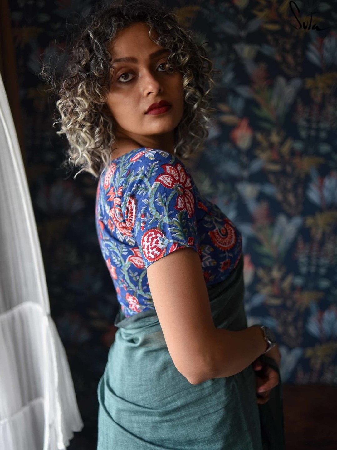 

Suta Women Blue & Red Blockprinted Cotton Saree Blouse