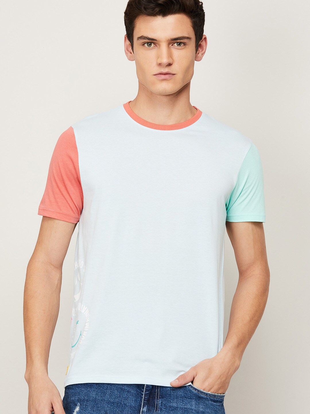 

SmileyWorld Men Blue & Coral Colourblocked Slim Fit T-shirt