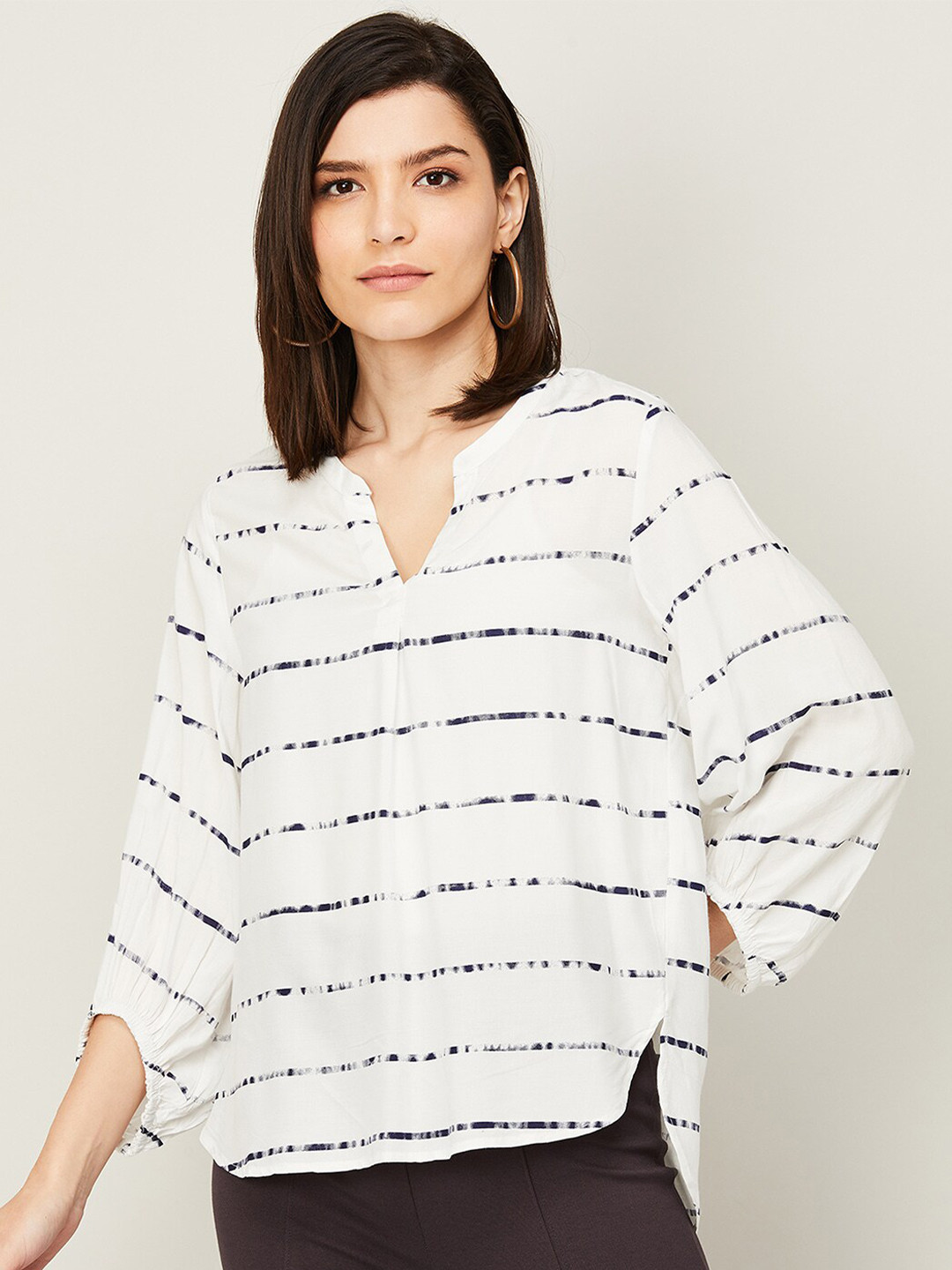 

Bossini White & Navy Blue Striped Mandarin Collar Top
