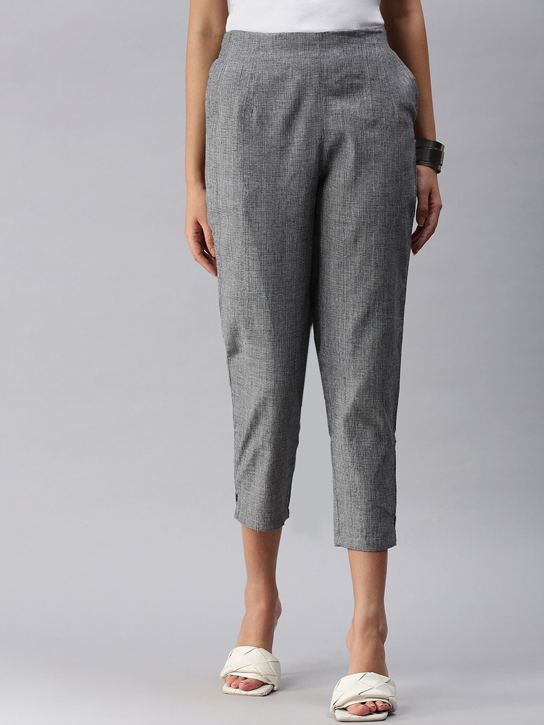 

De Moza Women Grey Textured Tapered Fit Pleated Trouser