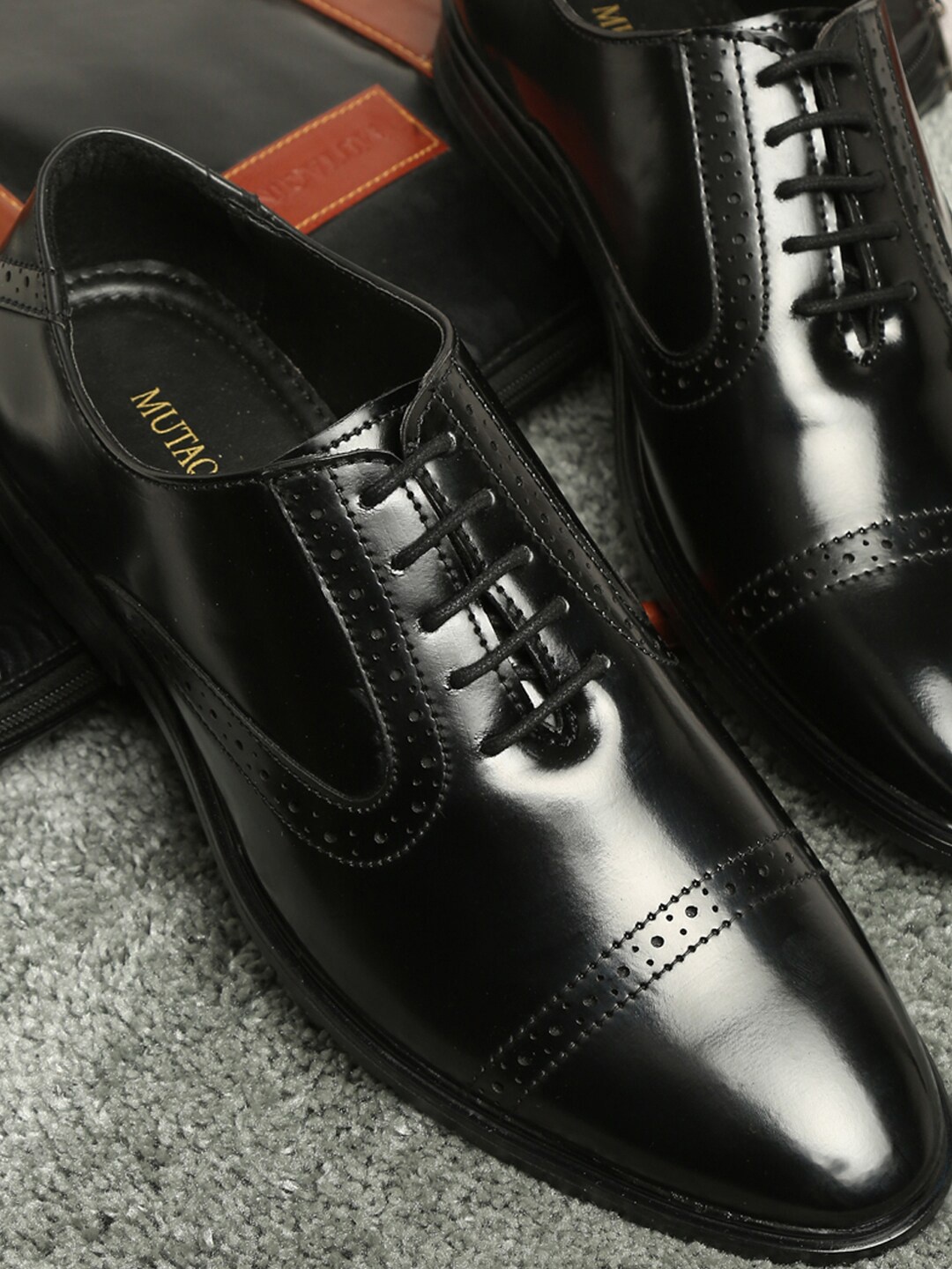 

MUTAQINOTI Men Black Textured Oxfords Leather Formal Shoes