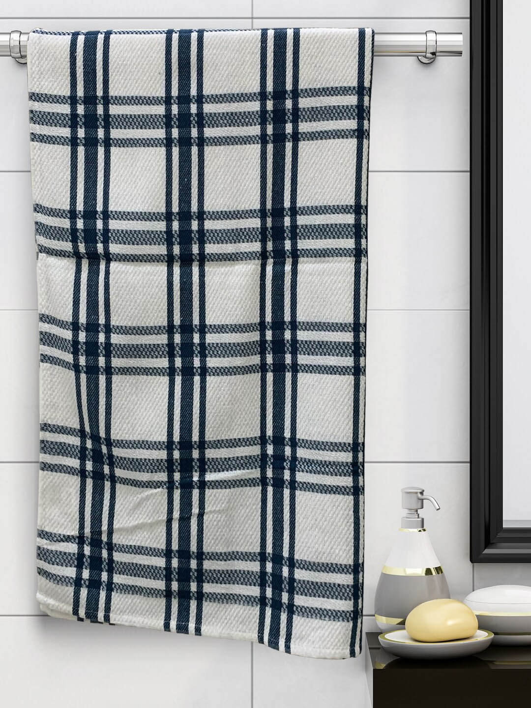 

Athom Trendz Pack of 5 White Self Design 210 GSM Cotton Bath Towels