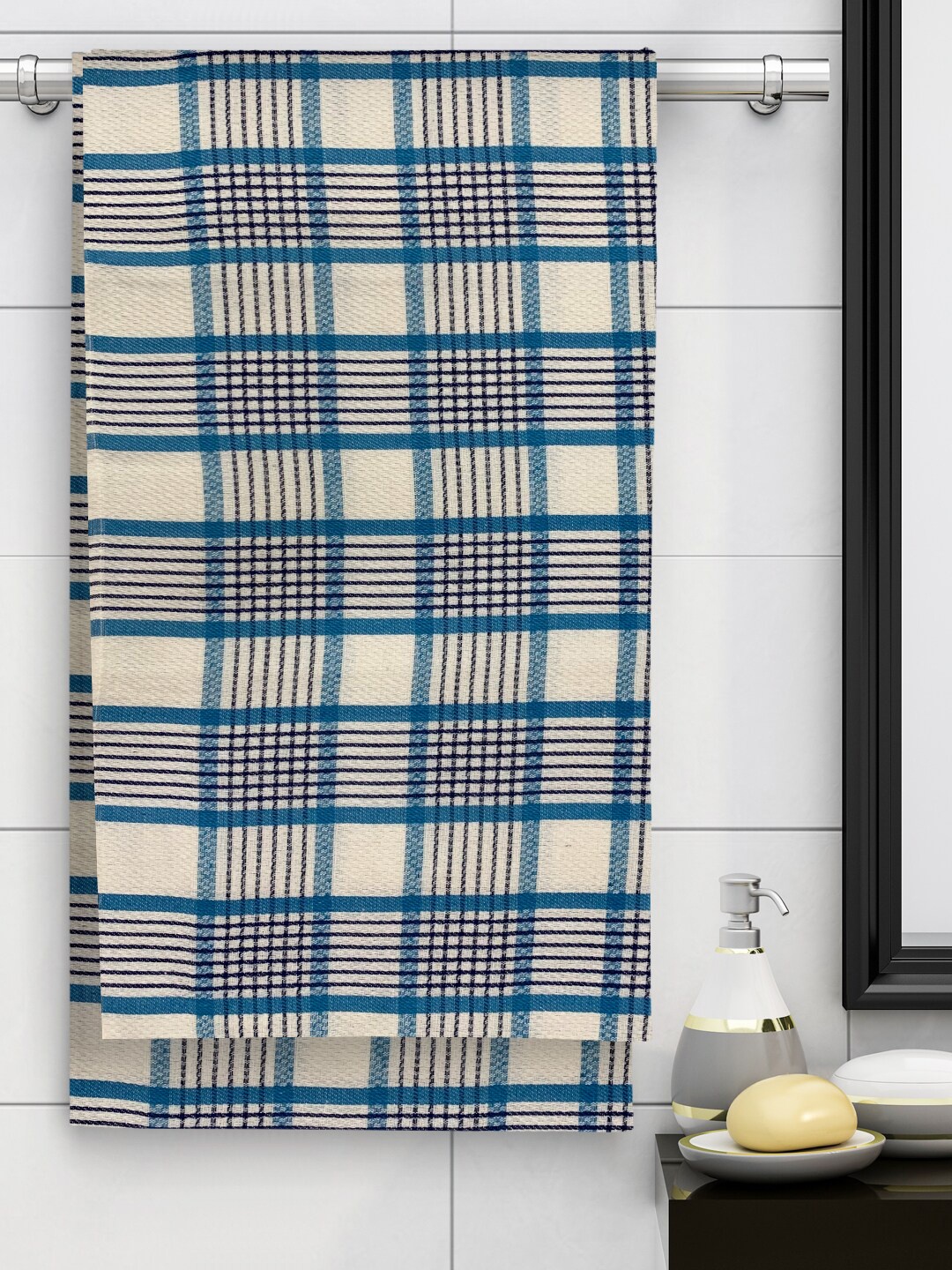 

Athom Trendz Pack of 5 White Self Design 210 GSM Cotton Bath Towels