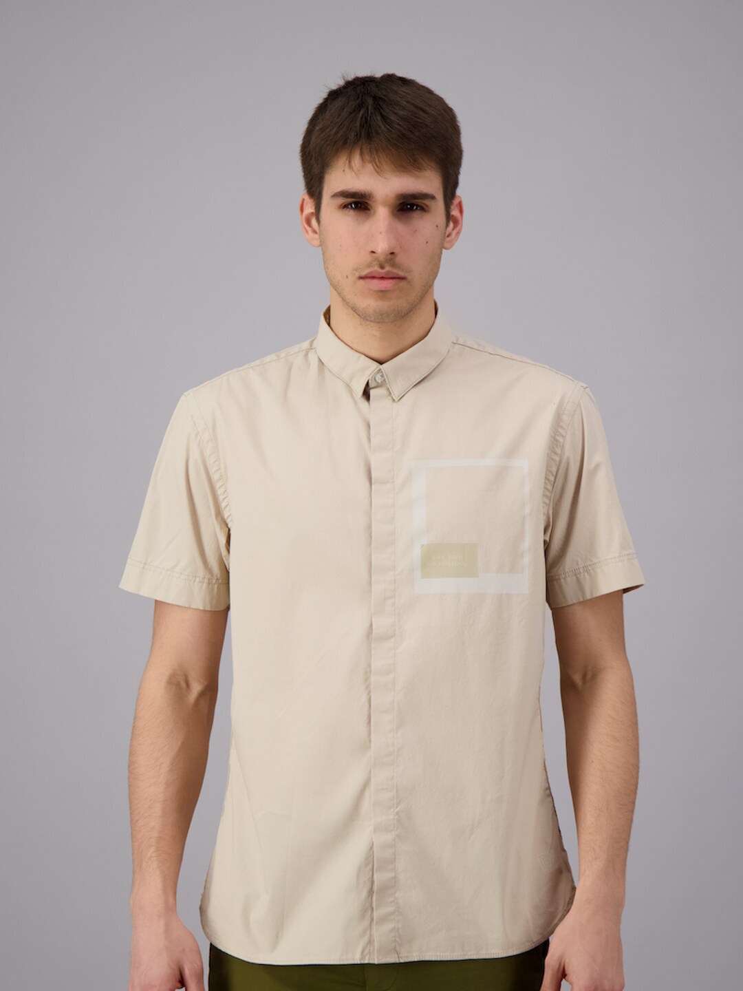 

FREESOUL Men Grey Solid Cotton Casual Shirt