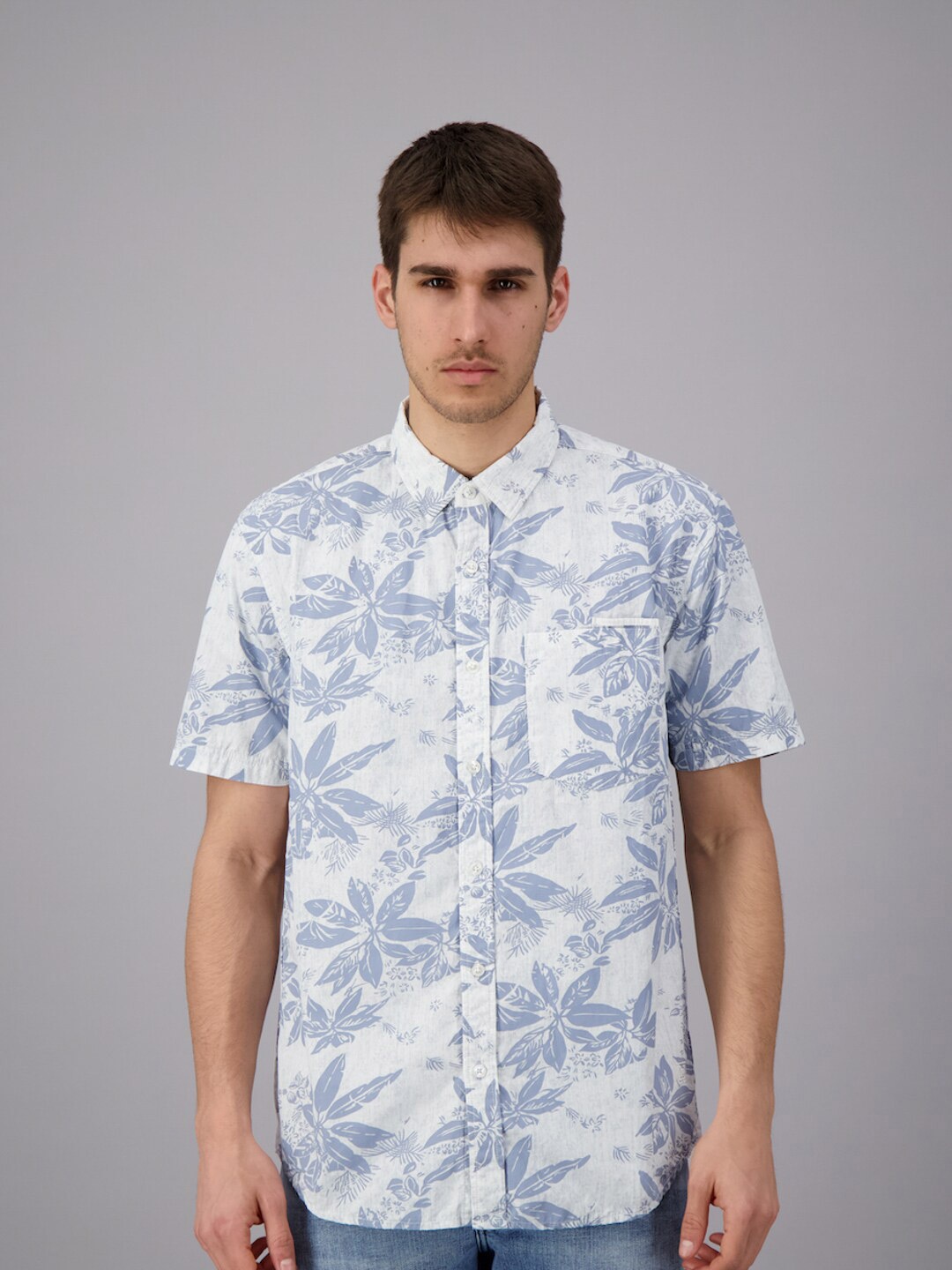 

FREESOUL Men Off White & Blue Floral Printed Regular Fit Cotton Casual Shirt