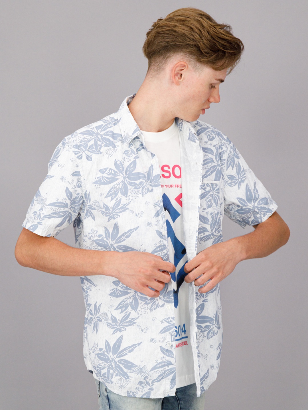 

FREESOUL Men Off White & Blue Printed Regular Fit Cotton Casual Shirt