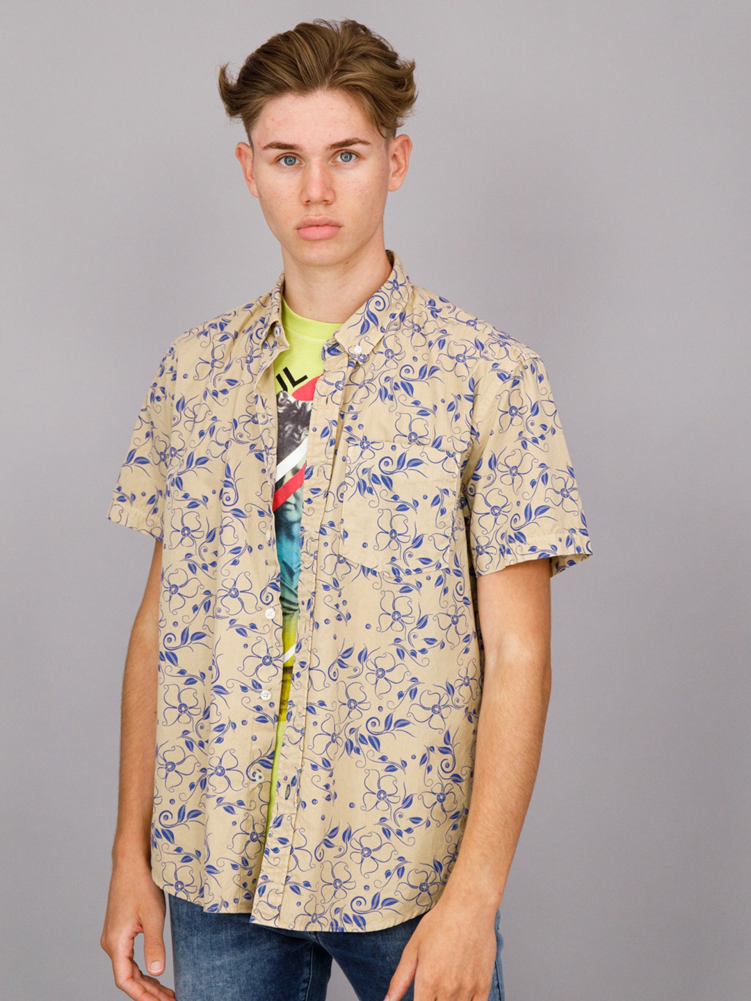 

FREESOUL Men Beige Regular Fit Floral Printed Casual Shirt