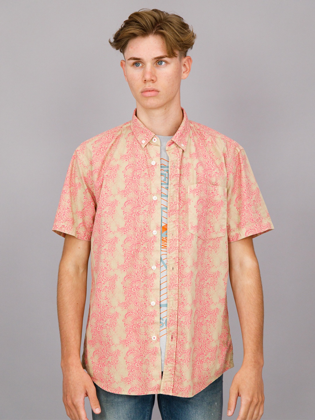 

FREESOUL Men Beige & Pink Printed Regular Fit Cotton Casual Shirt