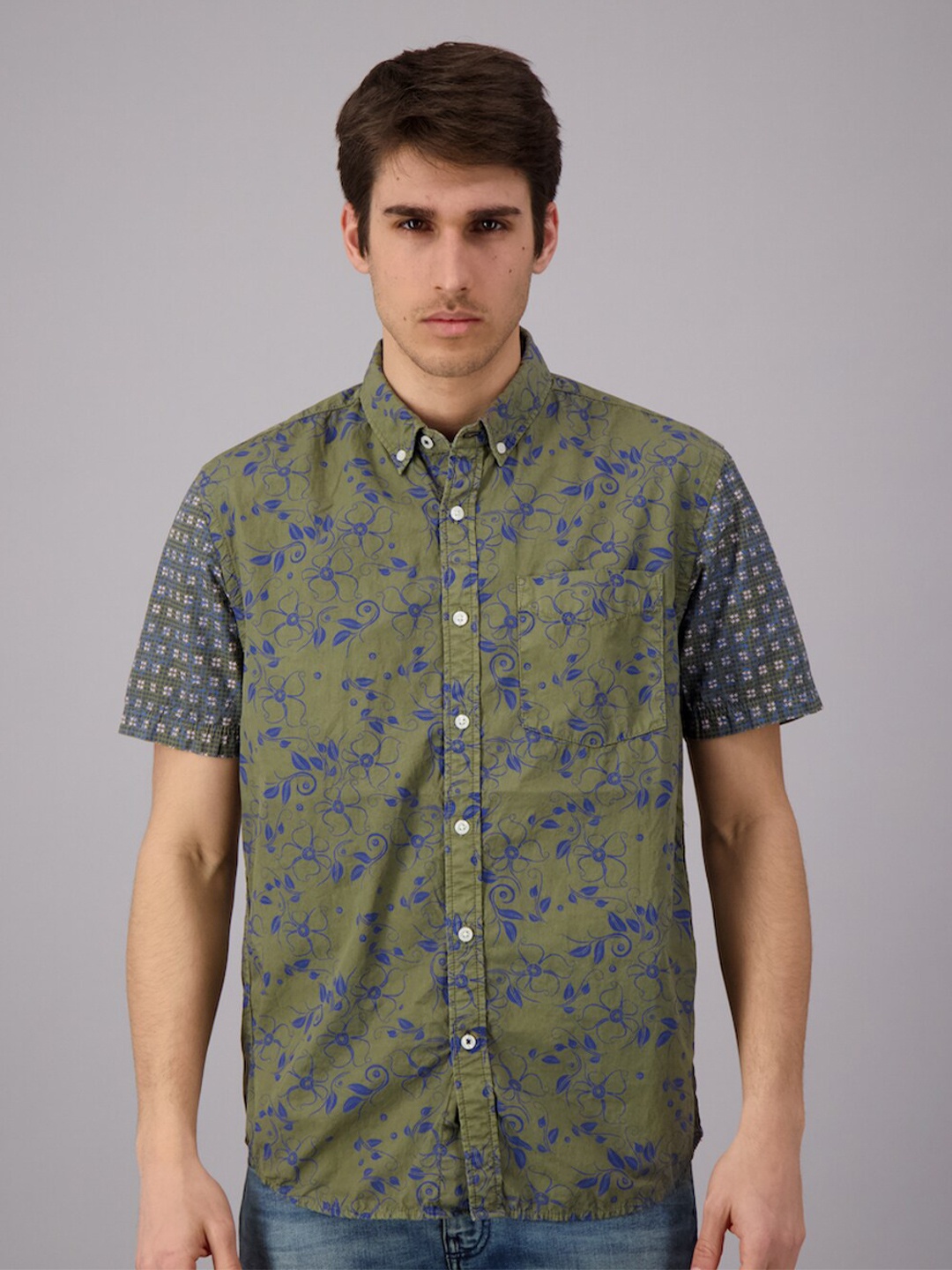

FREESOUL Men Olive Green Floral Printed Pure Cotton Casual Shirt