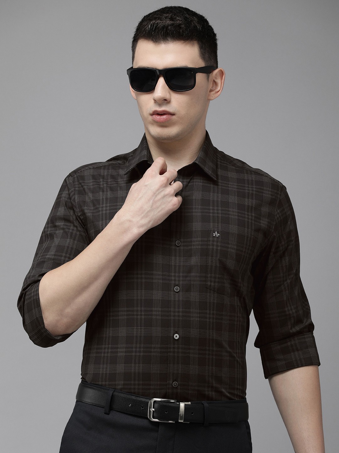 

Arrow New York Men Black Manhattan Slim Fit Checked Formal Shirt