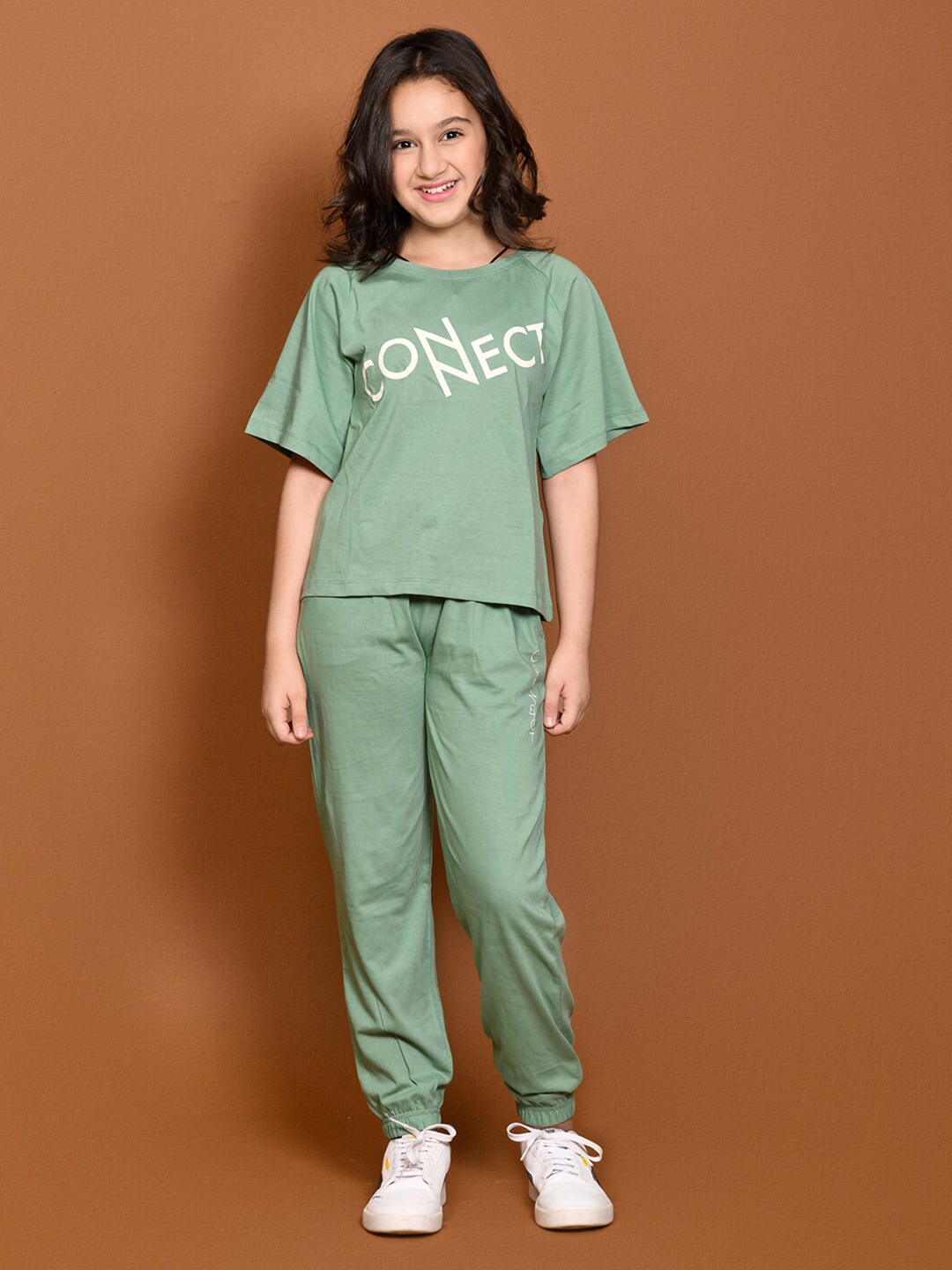 

LilPicks Girls Green Printed Top with Trousers