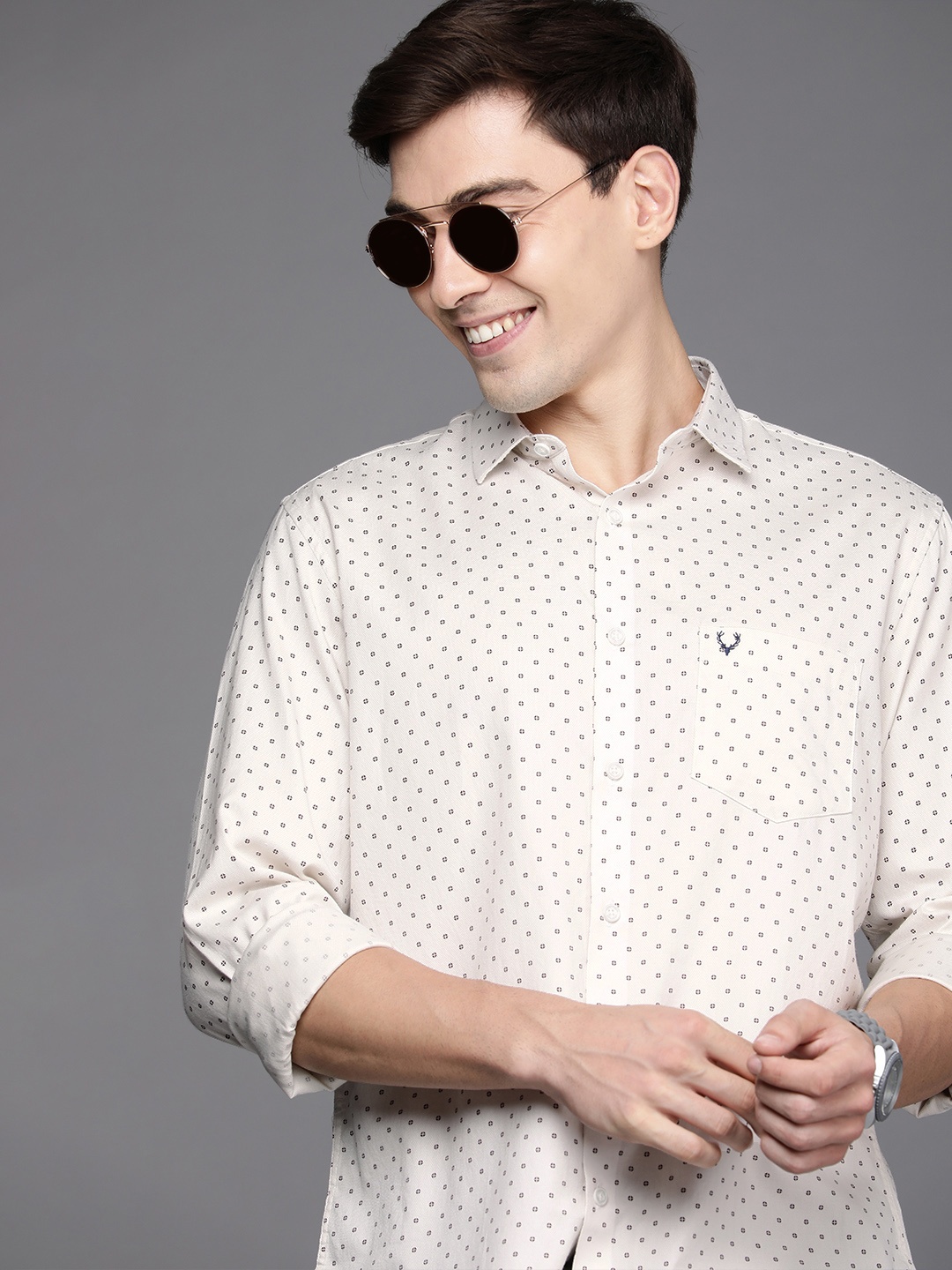 

Allen Solly Men Beige And Brown Geometric Printed Pure Cotton Casual Shirt