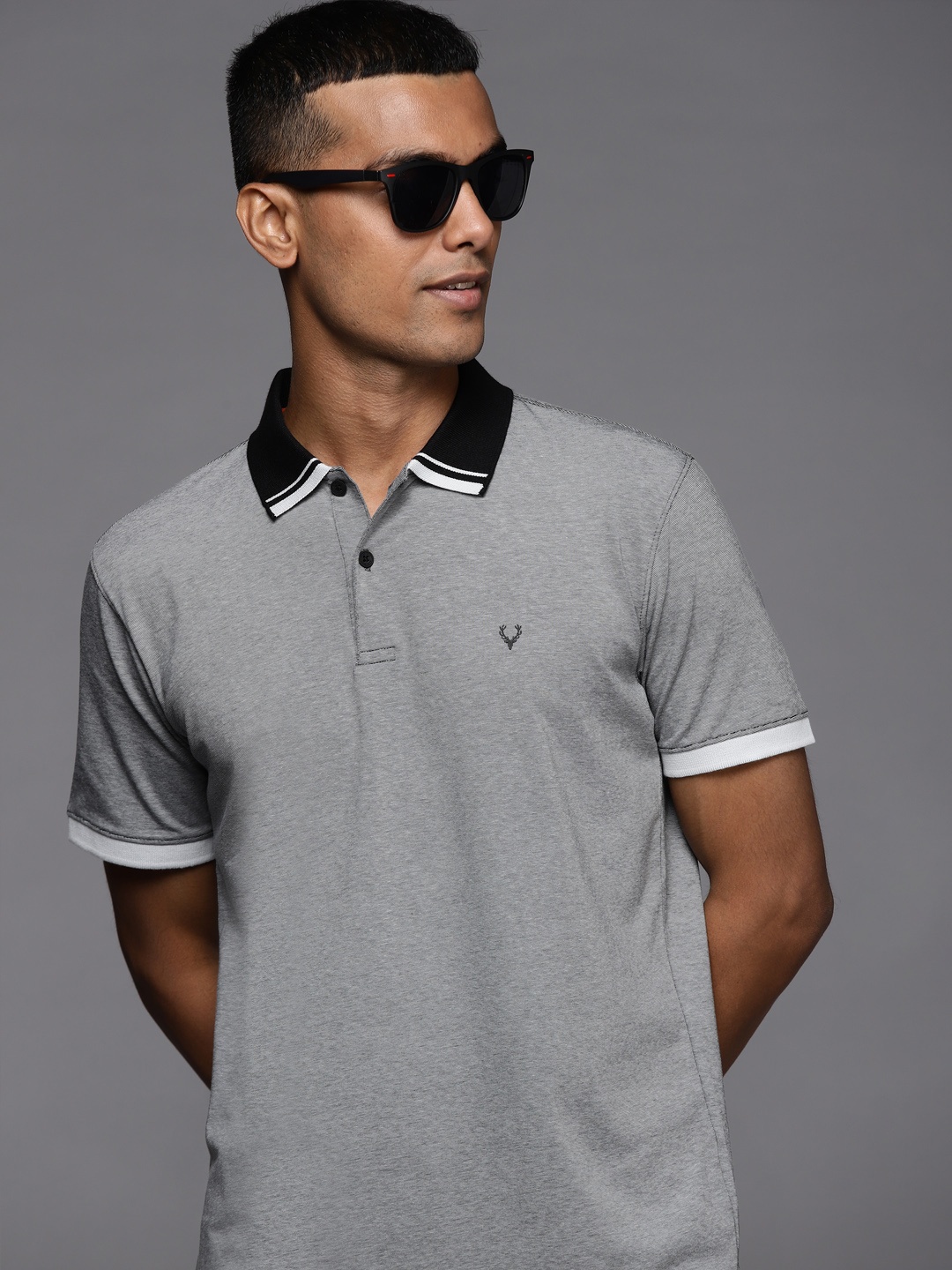 

Allen Solly Men Grey Solid T-shirt