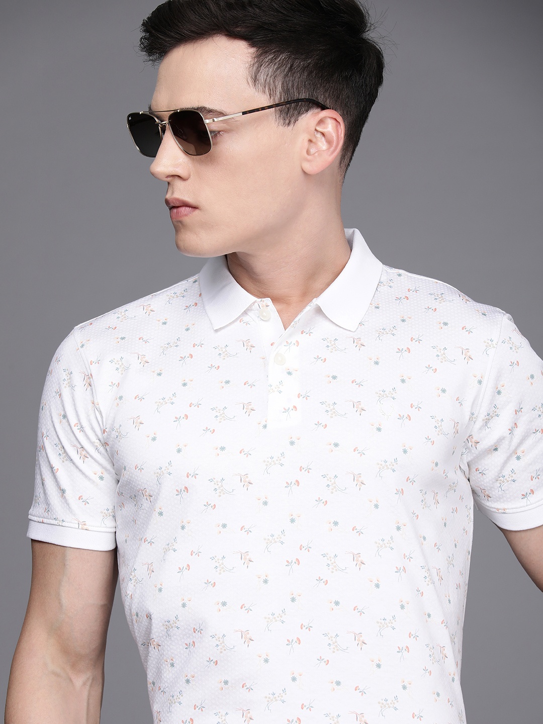

Allen Solly Men White & Green Floral Printed Pure Cotton T-shirt