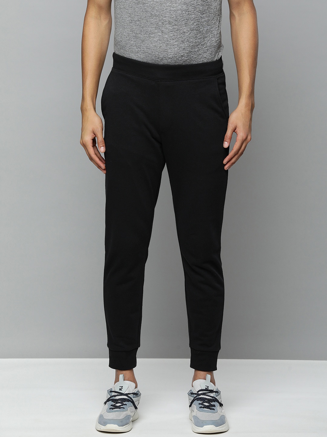

Skechers Men Black EXPEDITION Joggers