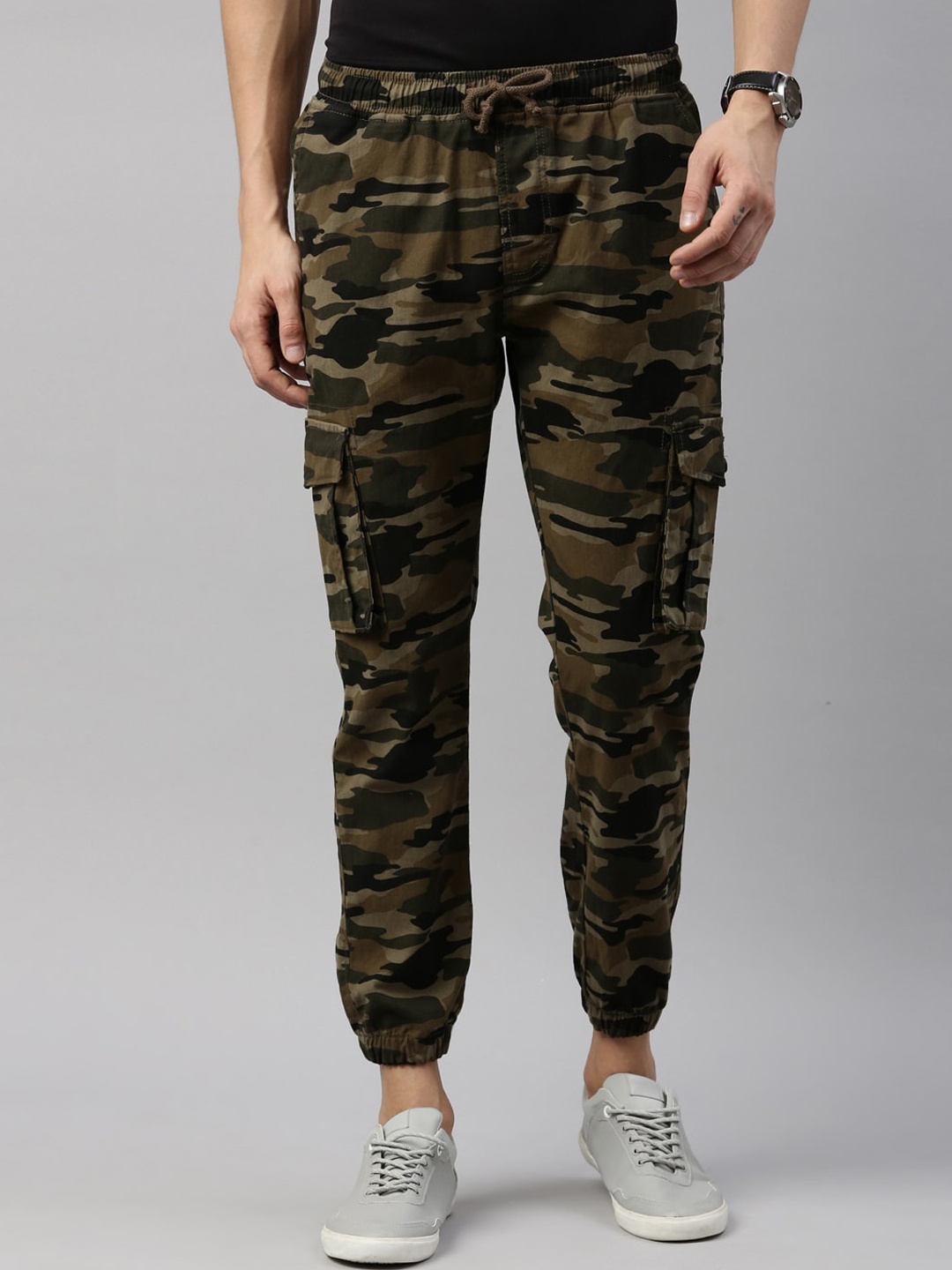 

CINOCCI Men Green Camouflage Printed Slim Fit Joggers Trousers