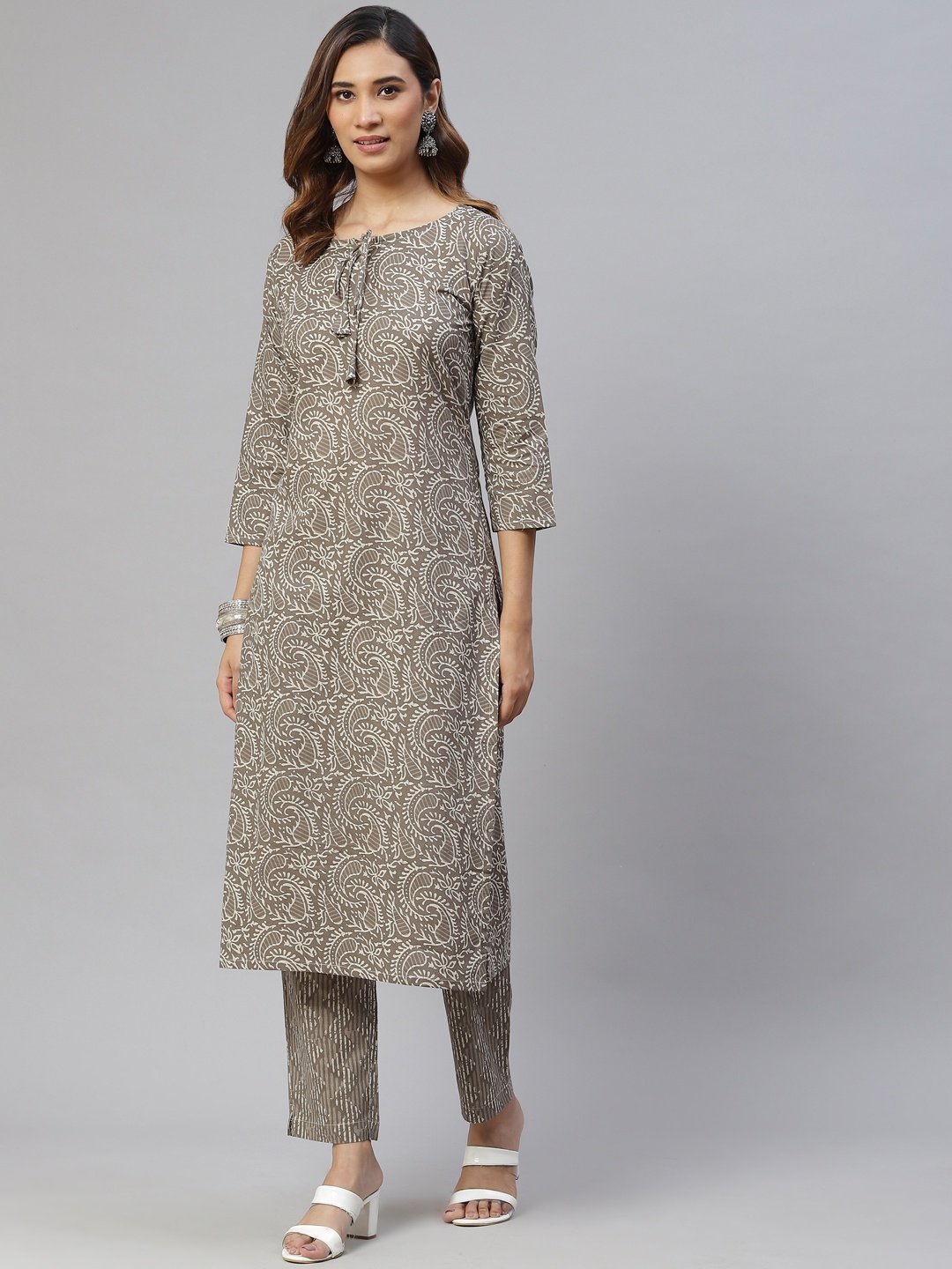 

RAJGRANTH Women Grey Ethnic Motifs Printed Kurta with Trousers