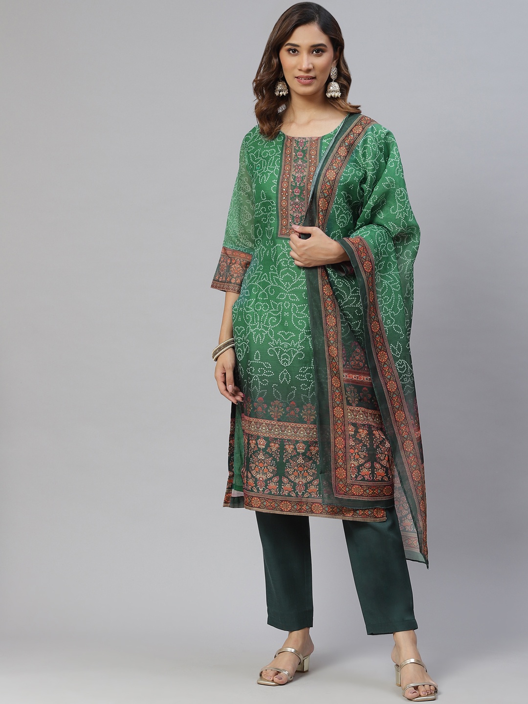 

RAJGRANTH Women Green Printed Sequinned Chanderi Silk Kurta with Trousers & With Dupatta